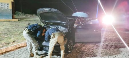 Carro recuperado na BR-428, em Cabrobó