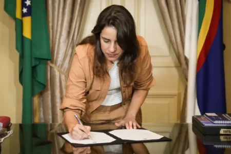 Raquel sanciona PL para distribuição gratuita de absorventes higiênicos Programa de Distribuição Gratuita de Absorventes Higiênicos