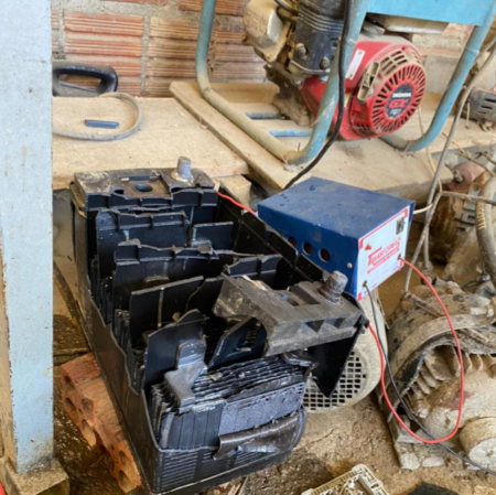 ST: Homem fica ferido após bateria de caminhão explodir