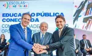 Lula lança Estratégia Nacional de Escolas Conectadas